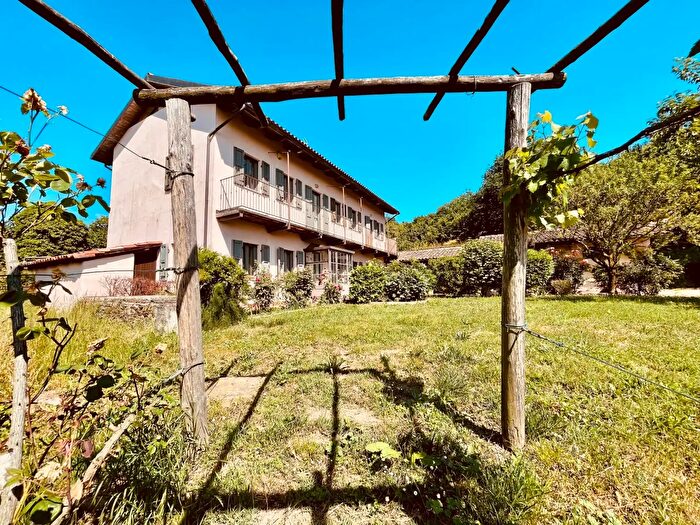 Casa con 9 locali in vendita in Borgata SantAntonio, Somano
