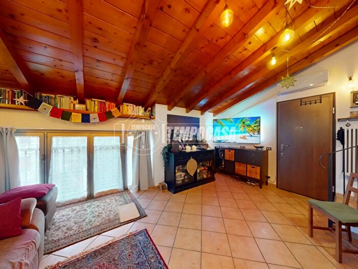 Appartamento trilocale in vendita in Via Volta, Albiolo