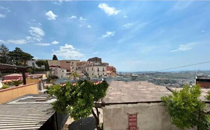 Appartamento trilocale in vendita in Vico Carbone, Catanzaro