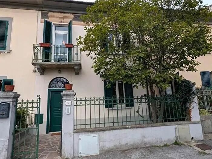 Casa con 6 locali in vendita in Pistoia