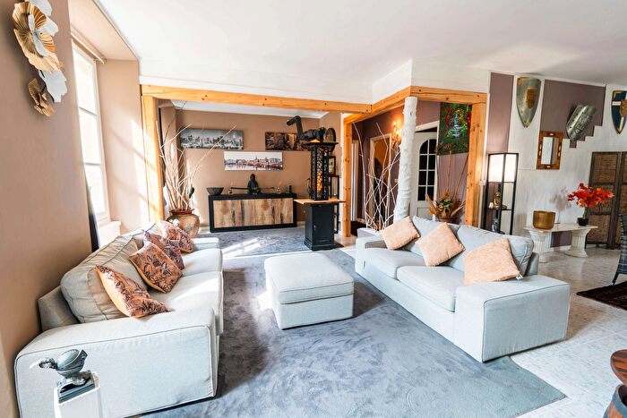 Appartamento quadrilocale in vendita in Piazza Umberto I, Perrero