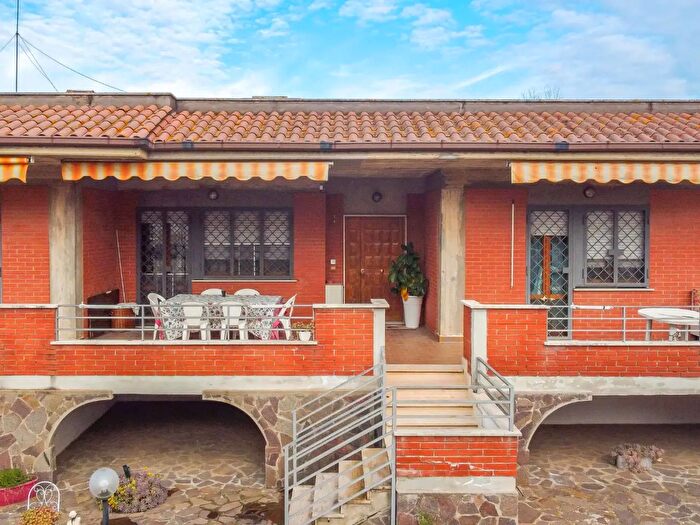 Casa con 6 locali in vendita in Via Ittiri, Roma