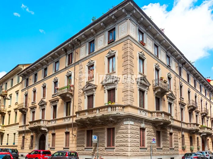 Appartamento con 5 locali in vendita in Via Amedeo Peyron, Torino
