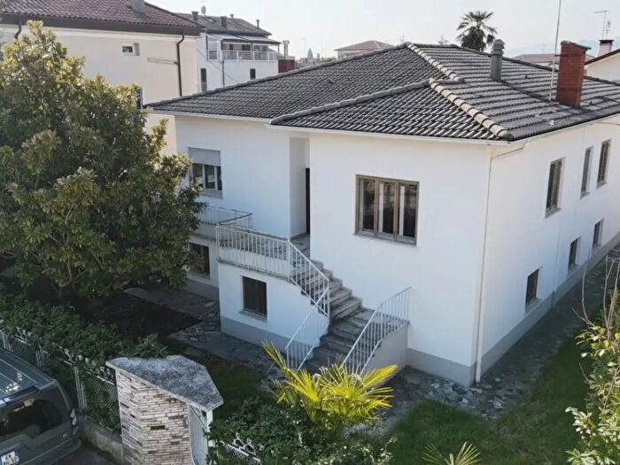 Casa con 11 locali in vendita in Via Cesare Battisti, Bassano Del Grappa