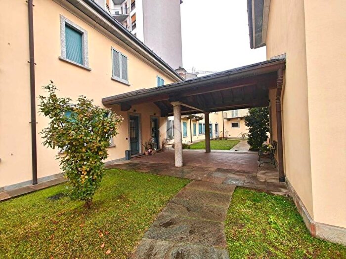 Appartamento trilocale in affitto in Via Enrico Brambilla, Centro, Cantù