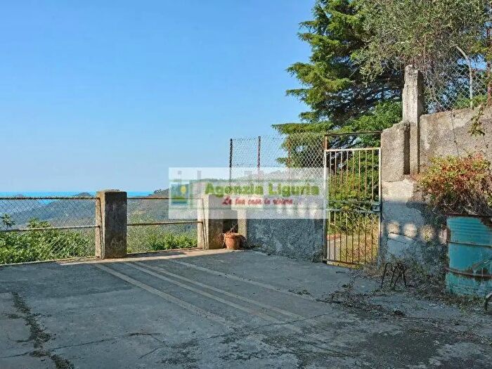 Casa con 15 locali in vendita in Vìa Genova, Perinaldo