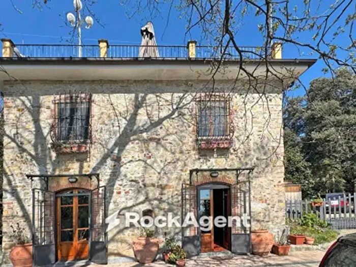 Casa con 6 locali in vendita in Via Panoramica, Massarosa