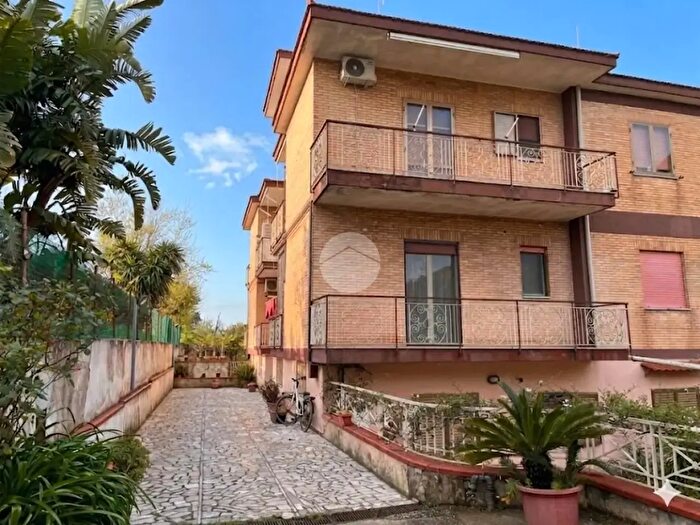 Appartamento trilocale in vendita in Via Vecchia Campana, Pozzuoli