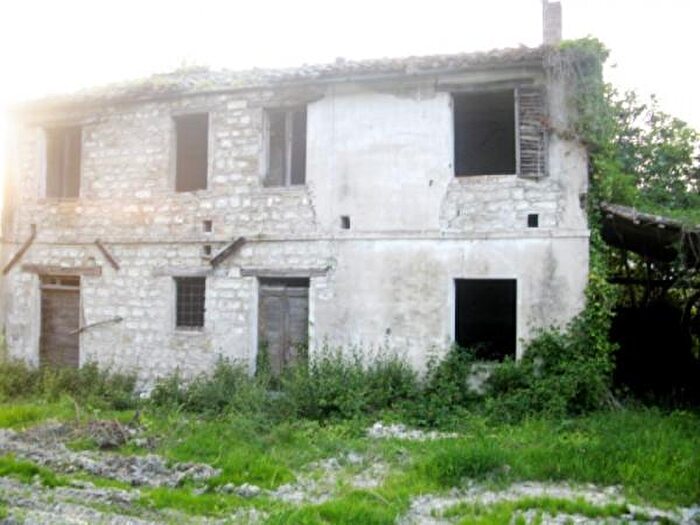 Casa con 6 locali in vendita in Via Montegrappa, Maiolati Spontini