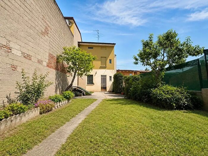 Casa trilocale in vendita in Vicolo Orti, Manerbio