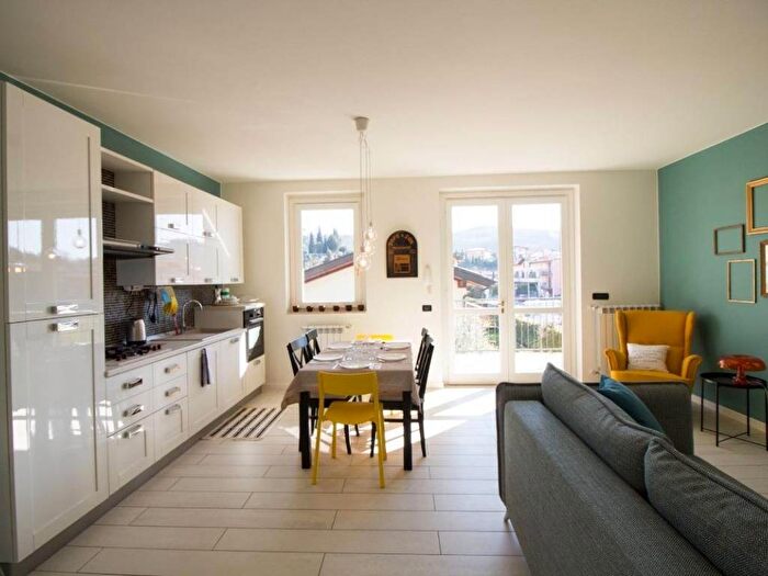 Appartamento trilocale in affitto in Via X Giornate, Provaglio dIseo