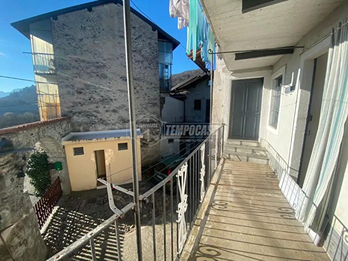 Appartamento bilocale in vendita in Via per Unchio, Cambiasca