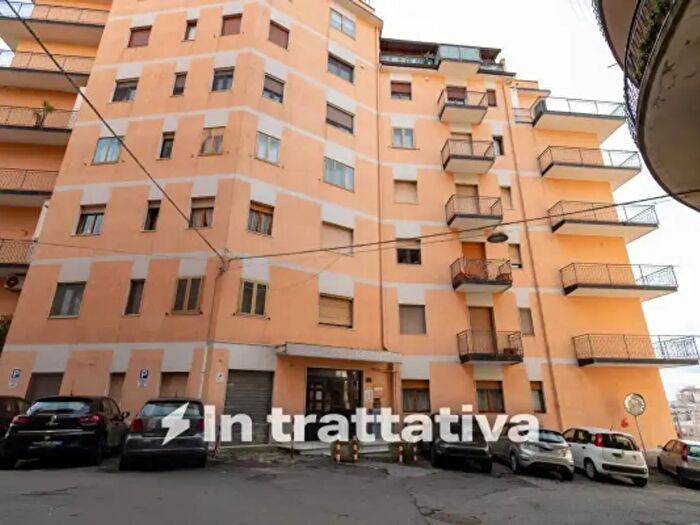 Appartamento con 5 locali in vendita in Via Eugenio De Riso, Catanzaro