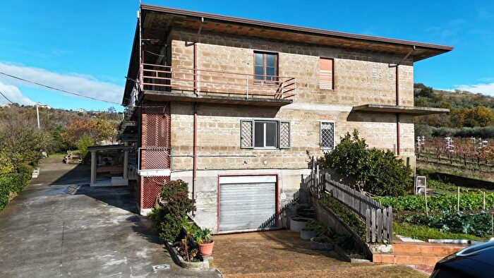 Casa con 5 locali in vendita in Via Vitulanese Snc, Montesarchio
