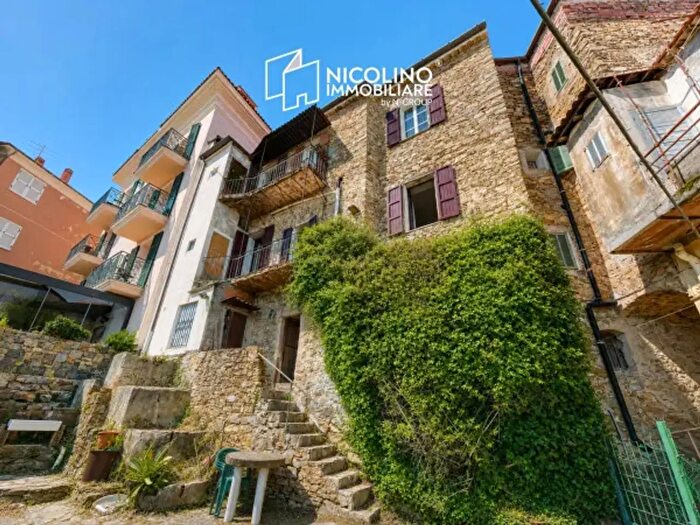 Casa con 6 locali in vendita in Via Miranda, Seborga