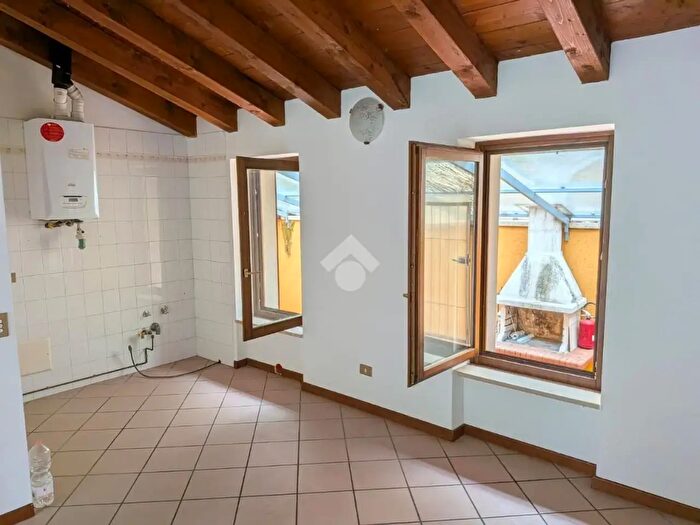 Appartamento trilocale in vendita in Localita' Spiazzi, Caprino Veronese