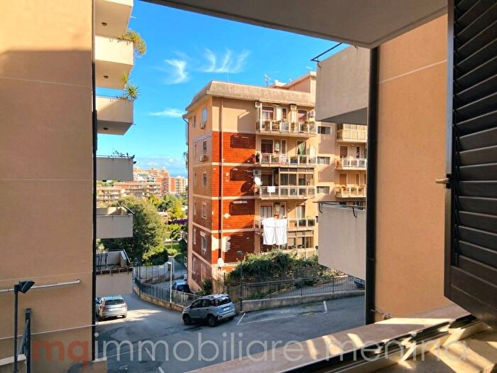 Appartamento trilocale in affitto in Strada Panoramica dello Stretto, Litoranea Panoramica, Messina