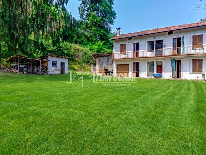 Casa trilocale in vendita in Via Maggiora, Borgomanero