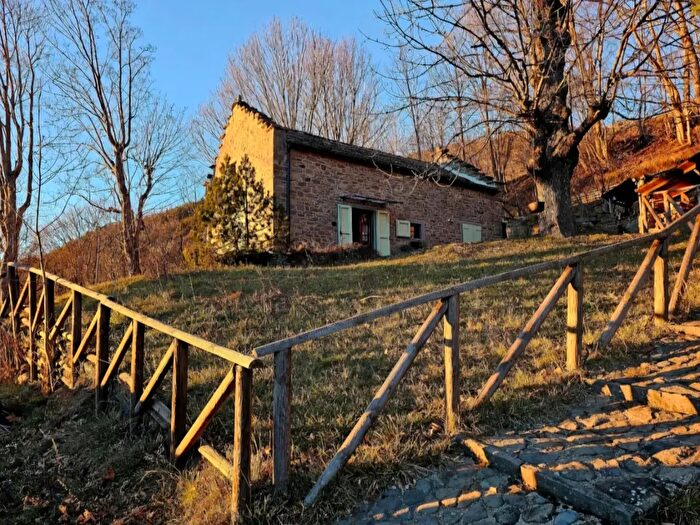 Casa con 5 locali in vendita in Ersurone, Fiumalbo