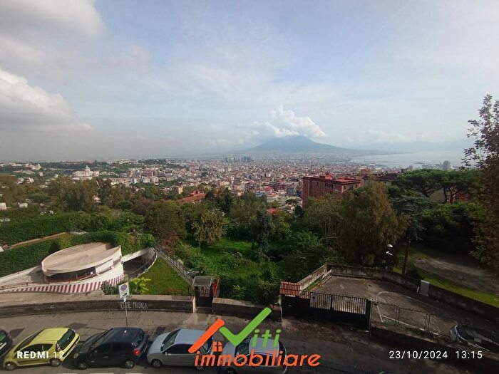 Appartamento quadrilocale in affitto in Via Domenico Fontana, Arenella, Napoli