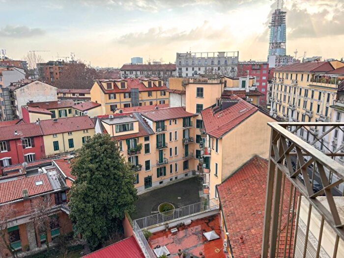 Casa trilocale in affitto in Via San Gerolamo Emiliani, Porta Romana Medaglie dOro, Milano