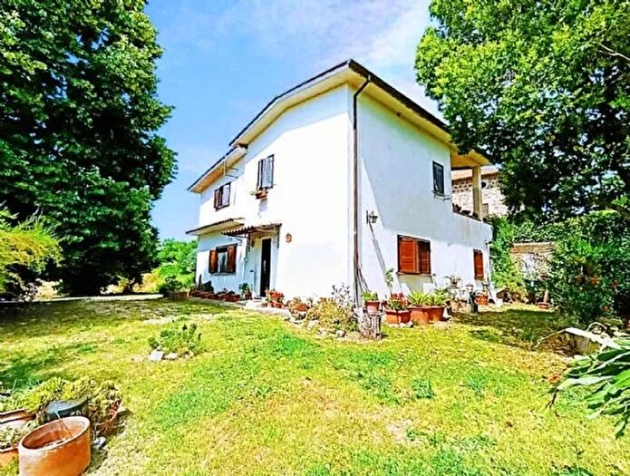 Casa con 6 locali in vendita in Via Tenutelle Snc Tarano, Tarano