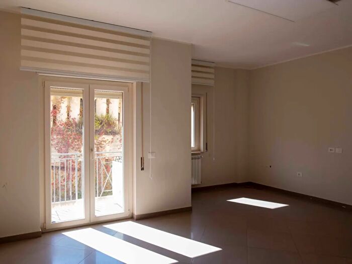 Appartamento trilocale in vendita in Via Antonio Izzi De Falenta, Catanzaro