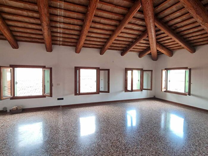 Casa quadrilocale in affitto in Vicolo Barbieri, Centro, Bassano del Grappa