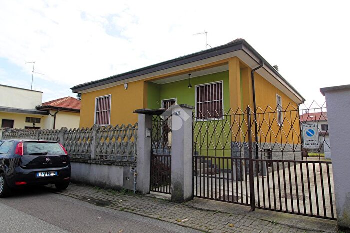 Casa trilocale in vendita in Via Vespucci, Sedriano