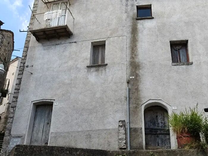 Casa con 8 locali in vendita in Via Salita Monte, Carpinone