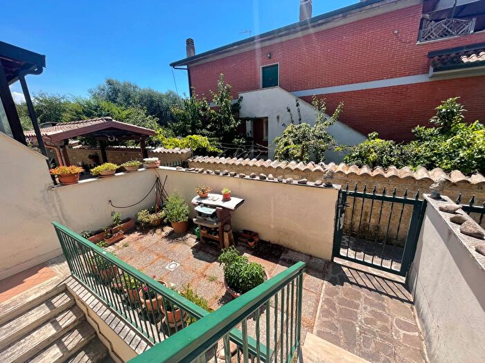 Casa quadrilocale in vendita in Via Moschiano, Roma