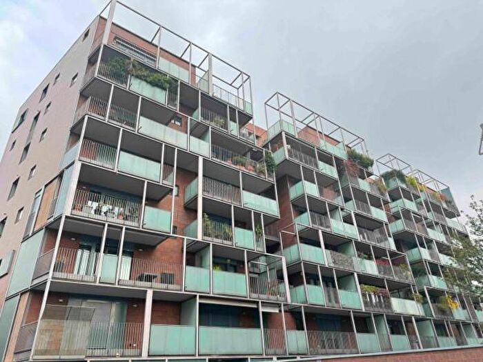 Appartamento trilocale in affitto in Via Vico Magistretti, Milano