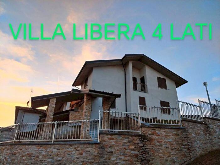 Casa con 8 locali in vendita in Via San Lorenzo, Monastero Di Vasco