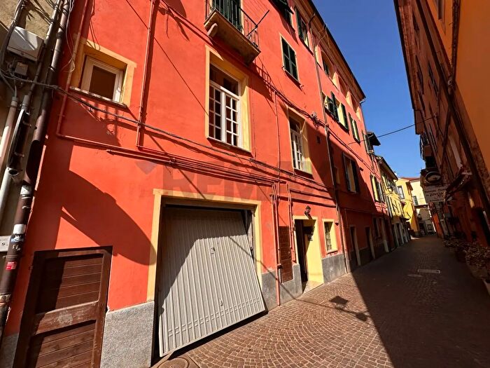 Appartamento trilocale in vendita in Via Luigi Baccino Ospedale, Cairo Montenotte