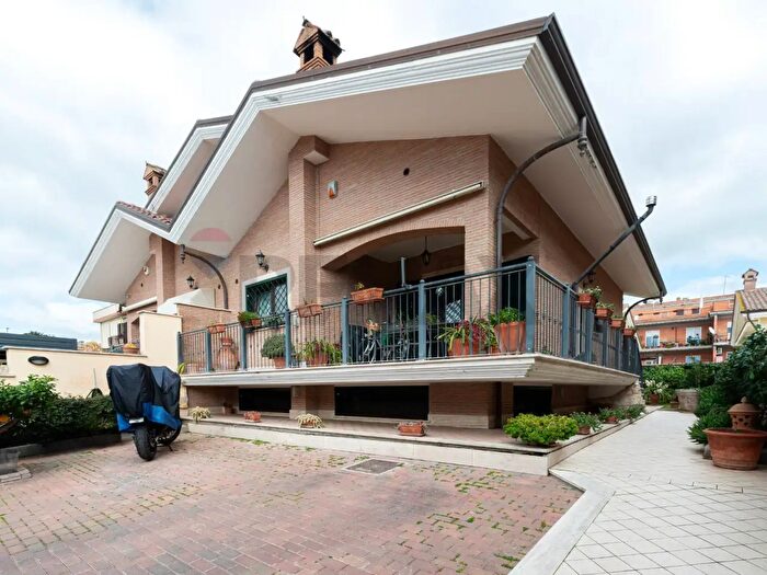 Casa con 7 locali in vendita in Via Adolfo Tommasi, Roma