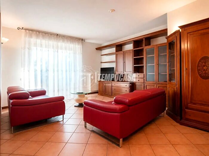 Appartamento trilocale in vendita in Via Cornadura, Vignola