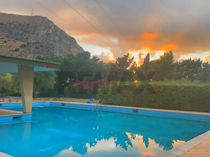 Casa con 10 locali in vendita in Contrada Sperone Snc, Altavilla Milicia