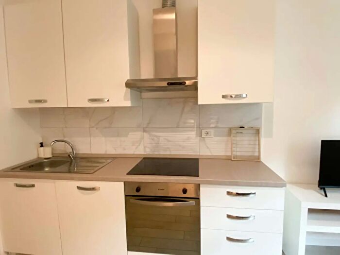 Appartamento monolocale in affitto in Via Cenisio, Milano