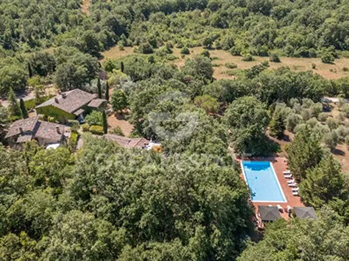 Casa con 6 locali in vendita in Vocabolo Postangone, Montegabbione