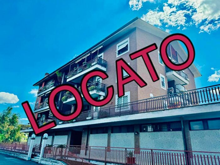 Appartamento trilocale in affitto in Via Monasterace, Morena, Roma