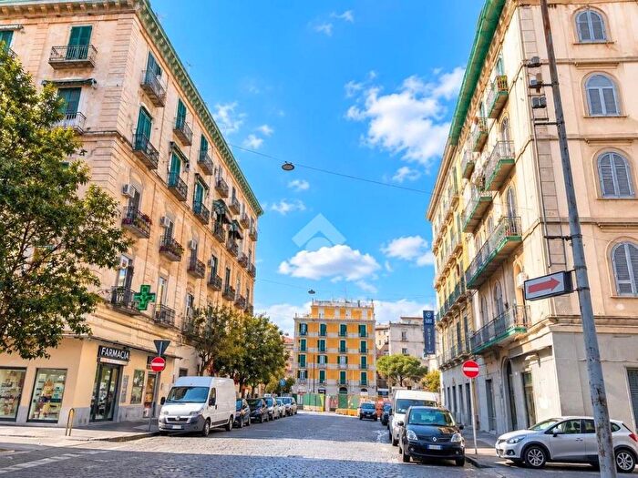 Appartamento bilocale in affitto in Vico Venezia, Vasto, Napoli
