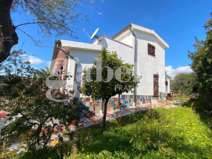 Casa quadrilocale in vendita in Via del Faro, Olbia
