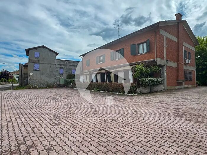 Casa con 15 locali in vendita in Via Bosco, Scandiano