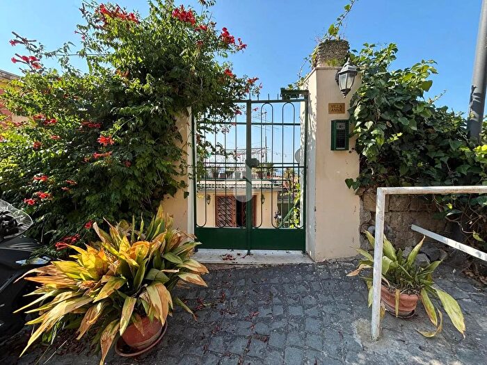 Appartamento quadrilocale in vendita in Via Parco Carelli, Napoli