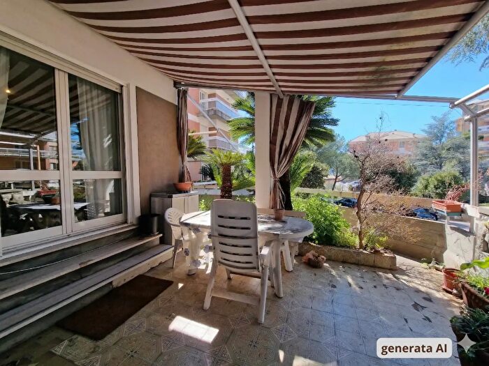 Appartamento con 8 locali in vendita in Via Alessandro Varaldo, Genova