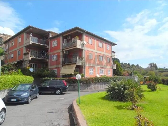 Appartamento con 5 locali in vendita in Via Alessandro Scarlatti, Aci Castello