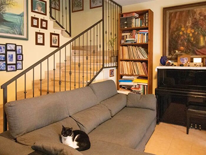 Appartamento con 6 locali in vendita in Via Tiberina, Torrita Tiberina