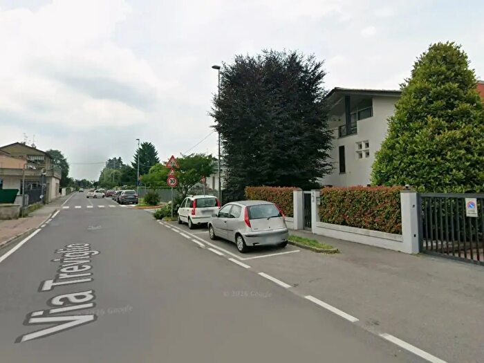 Appartamento trilocale in affitto in Via Treviglio, Calvenzano