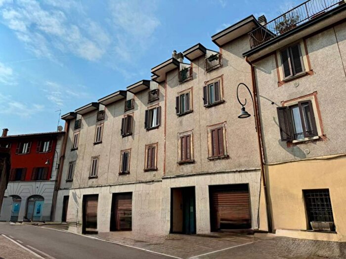 Appartamento trilocale in affitto in Via Giuseppe Mazzini, Centro, Villa d'Almè