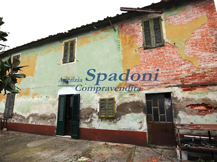 Casa con 7 locali in vendita in Ponte Buggianese